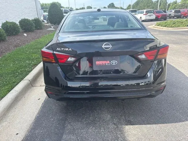 2025 Nissan Altima 2.5 SV thumbnail 6