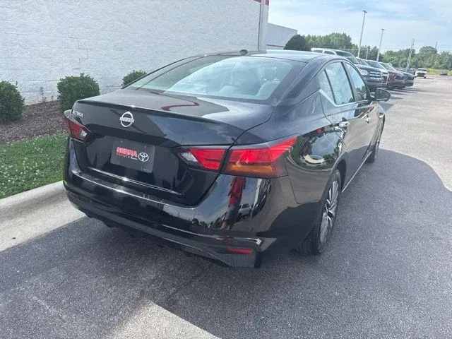 2025 Nissan Altima 2.5 SV thumbnail 7