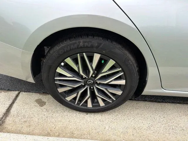 2025 Nissan Altima 2.5 SV thumbnail 12