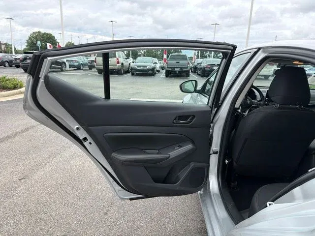 2025 Nissan Altima 2.5 SV thumbnail 16