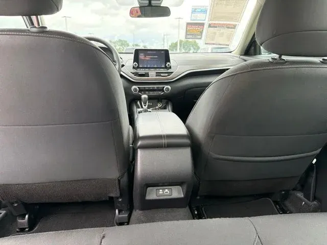 2025 Nissan Altima 2.5 SV thumbnail 21