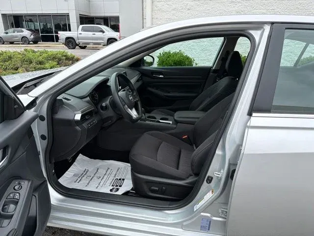 2025 Nissan Altima 2.5 SV thumbnail 27