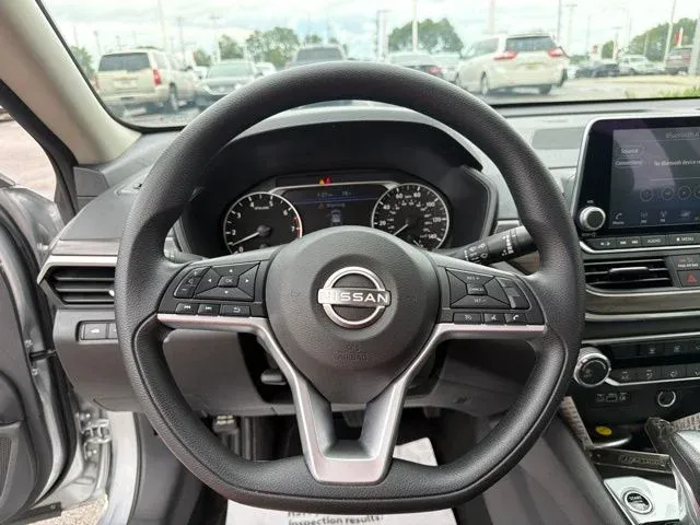 2025 Nissan Altima 2.5 SV thumbnail 31