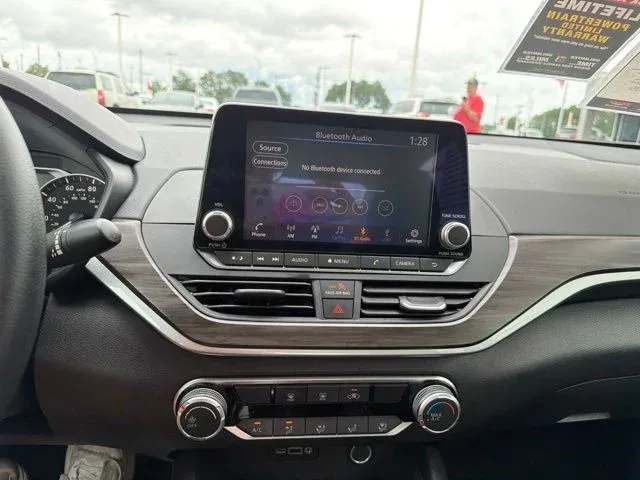 2025 Nissan Altima 2.5 SV thumbnail 41