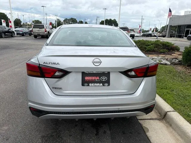 2025 Nissan Altima 2.5 SV thumbnail 8