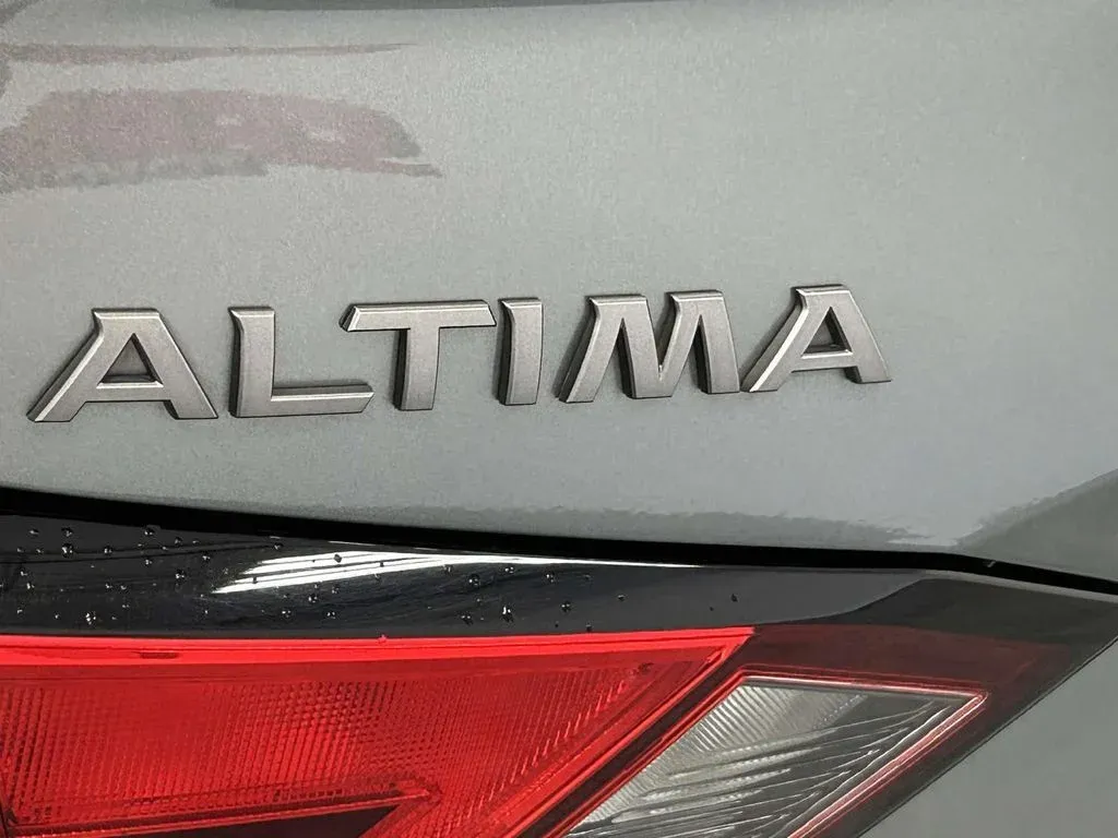 2025 Nissan Altima 2.5 SV thumbnail 10