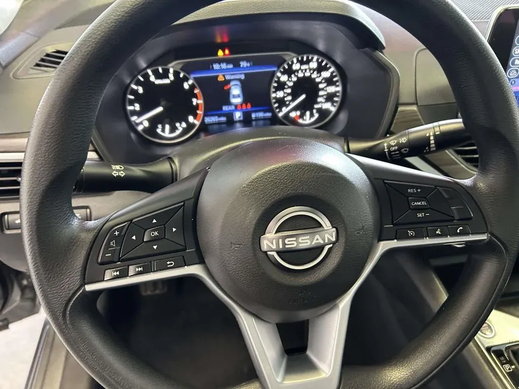 2025 Nissan Altima 2.5 SV thumbnail 17
