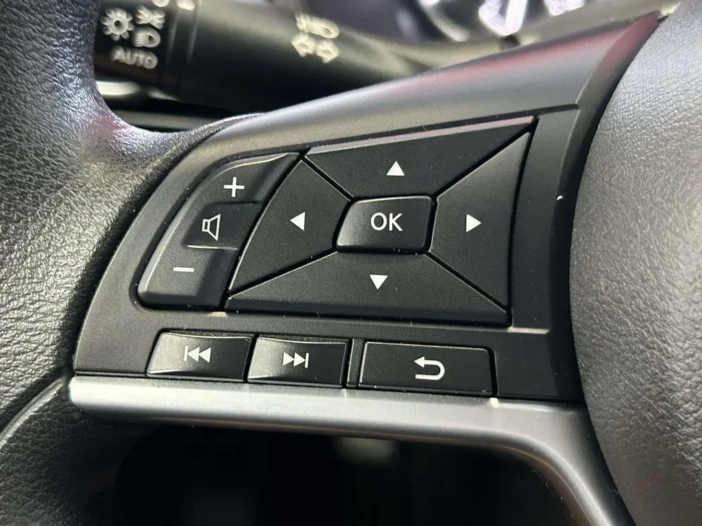2025 Nissan Altima 2.5 SV thumbnail 24