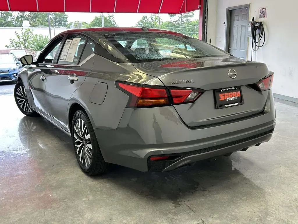 2025 Nissan Altima 2.5 SV thumbnail 5