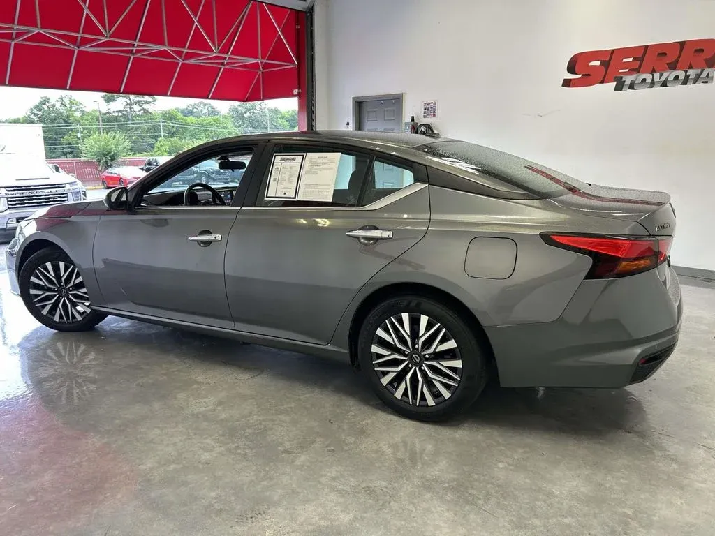 2025 Nissan Altima 2.5 SV thumbnail 6