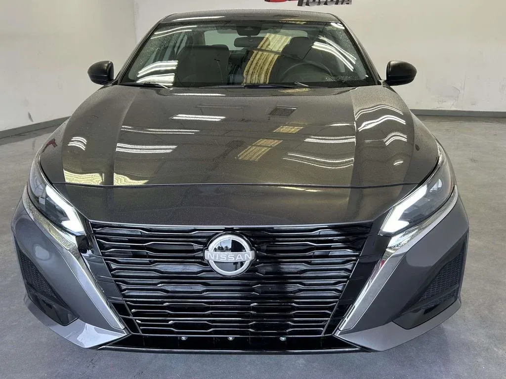 2025 Nissan Altima 2.5 SV thumbnail 8