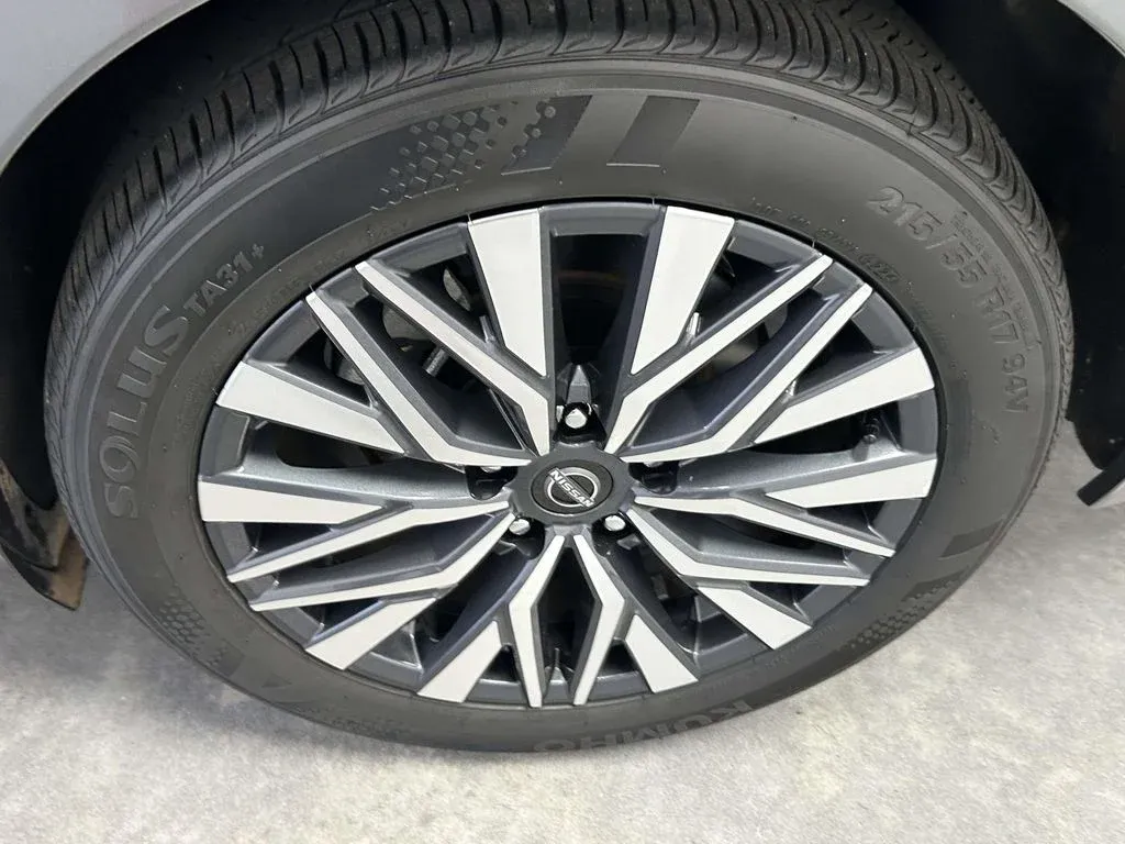 2025 Nissan Altima 2.5 SV thumbnail 9