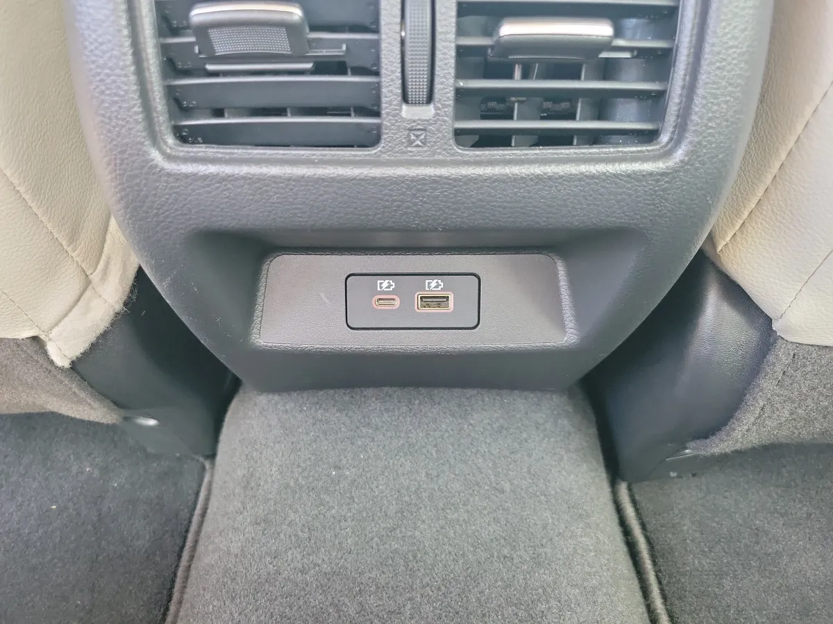2025 Nissan Altima SL thumbnail 11