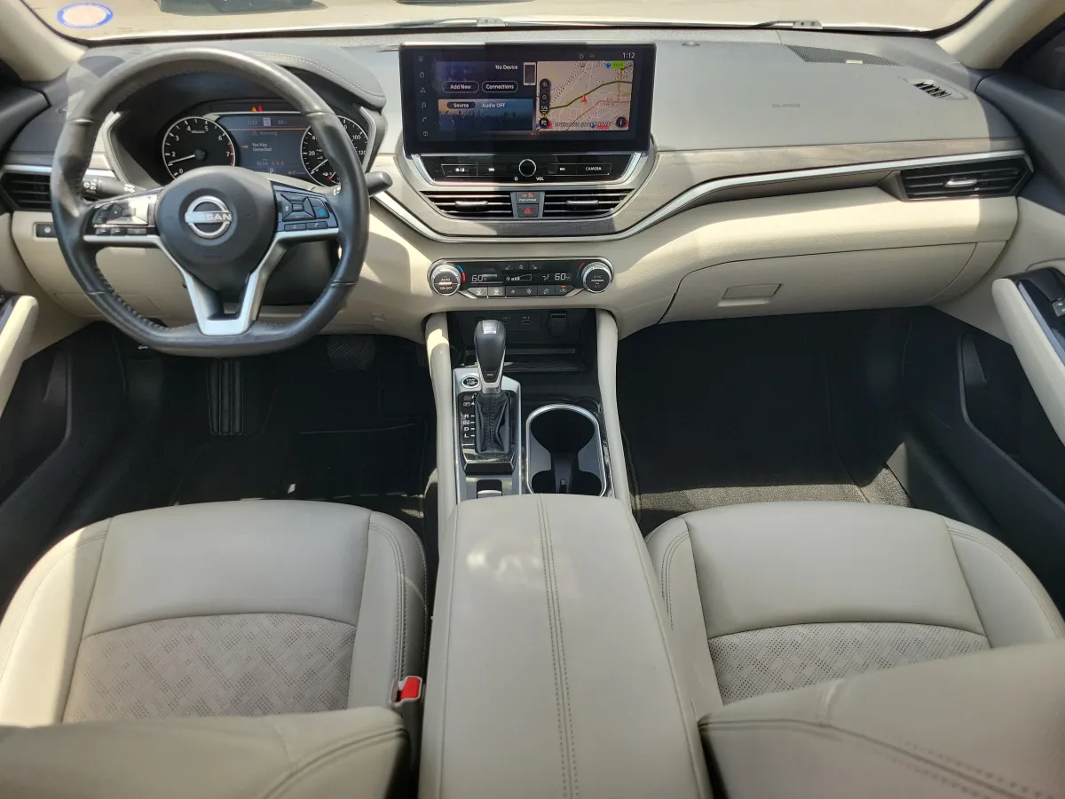 2025 Nissan Altima SL thumbnail 12