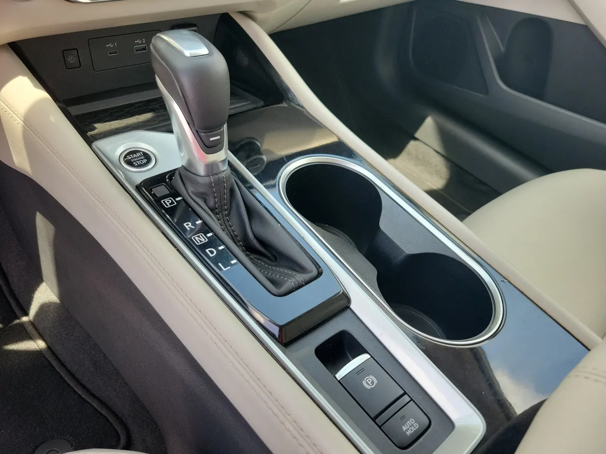2025 Nissan Altima SL thumbnail 13