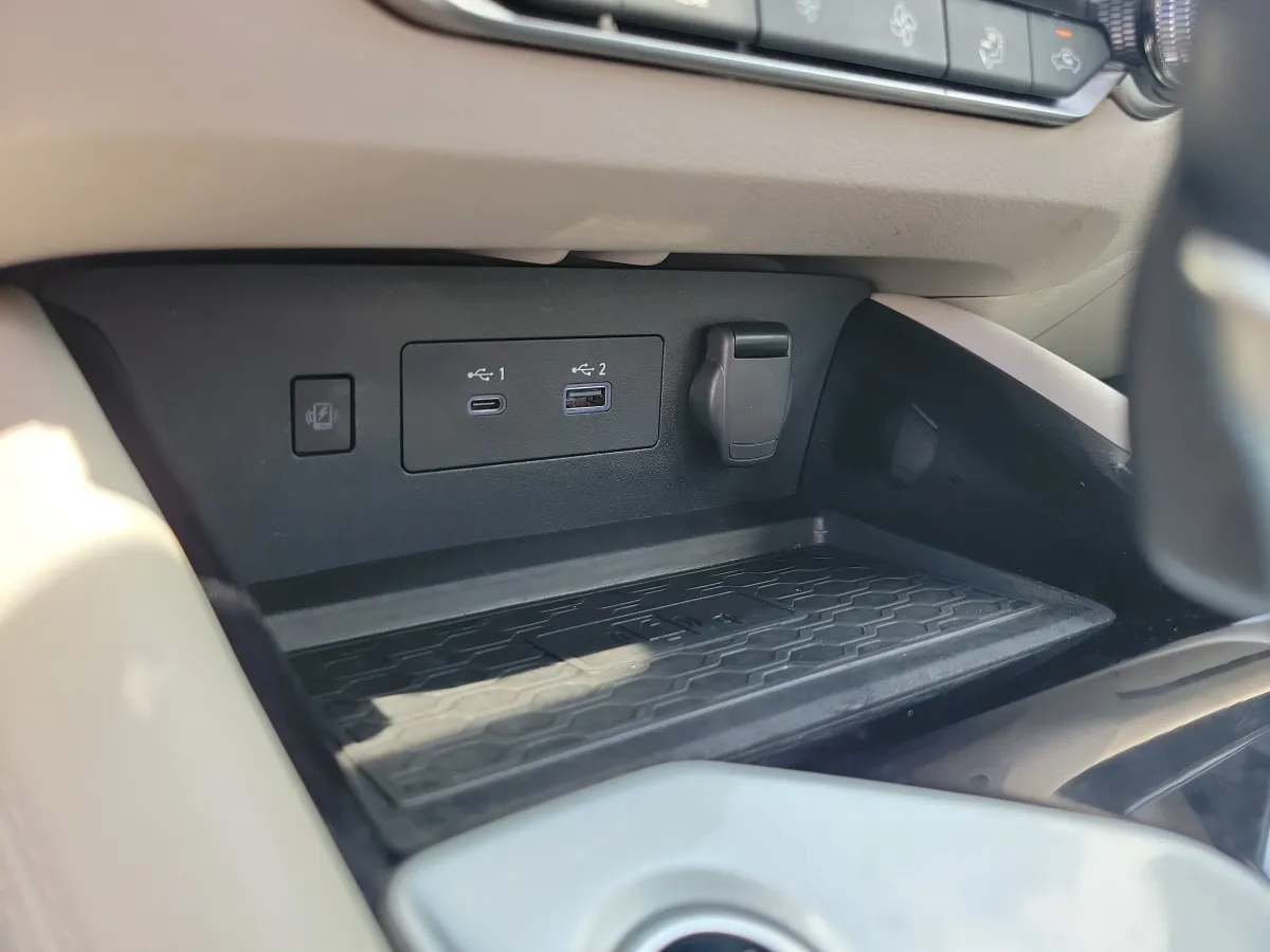 2025 Nissan Altima SL thumbnail 15