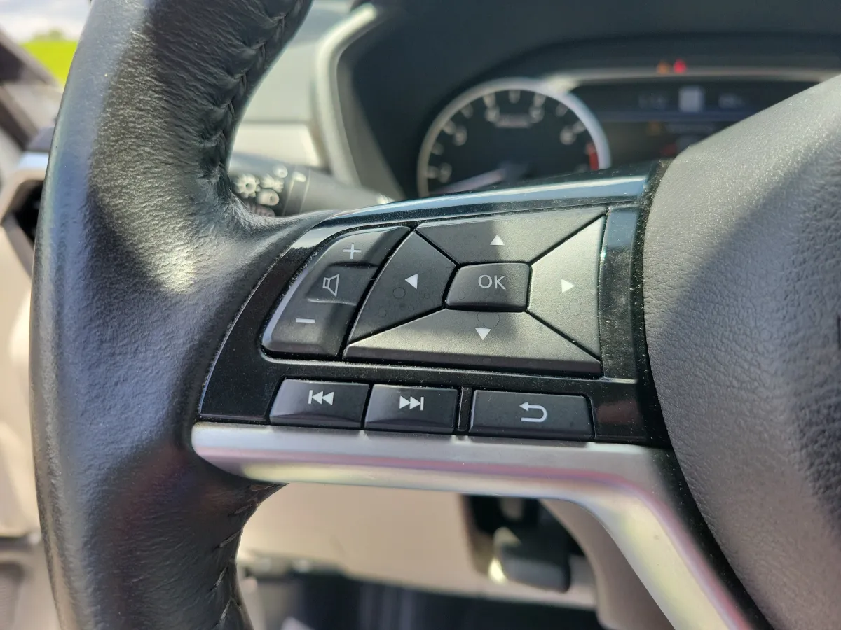 2025 Nissan Altima SL thumbnail 19