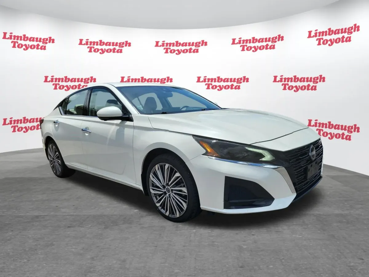 2025 Nissan Altima SL thumbnail 22