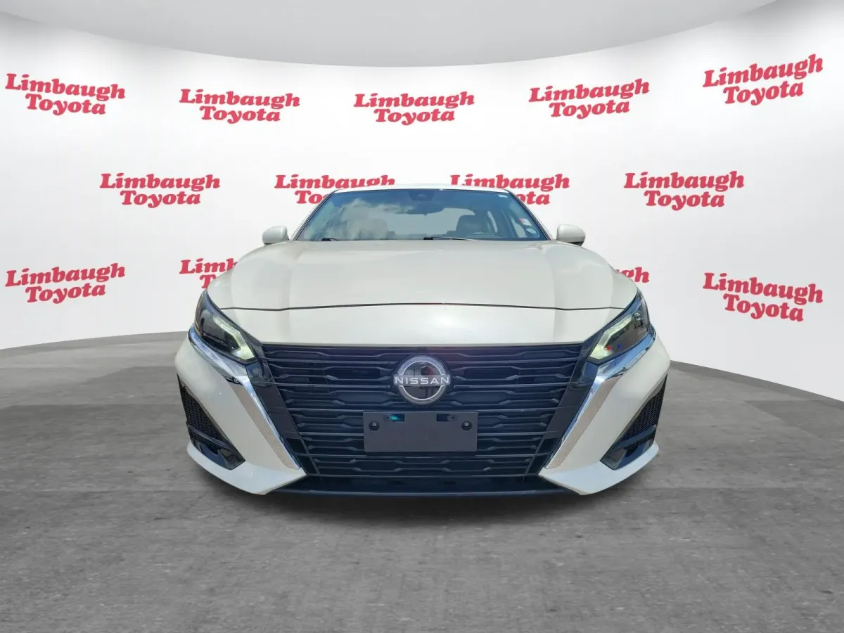 2025 Nissan Altima SL thumbnail 23