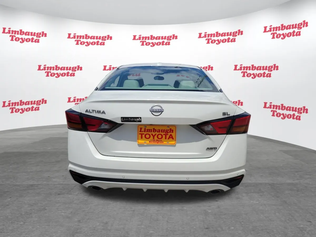 2025 Nissan Altima SL thumbnail 26
