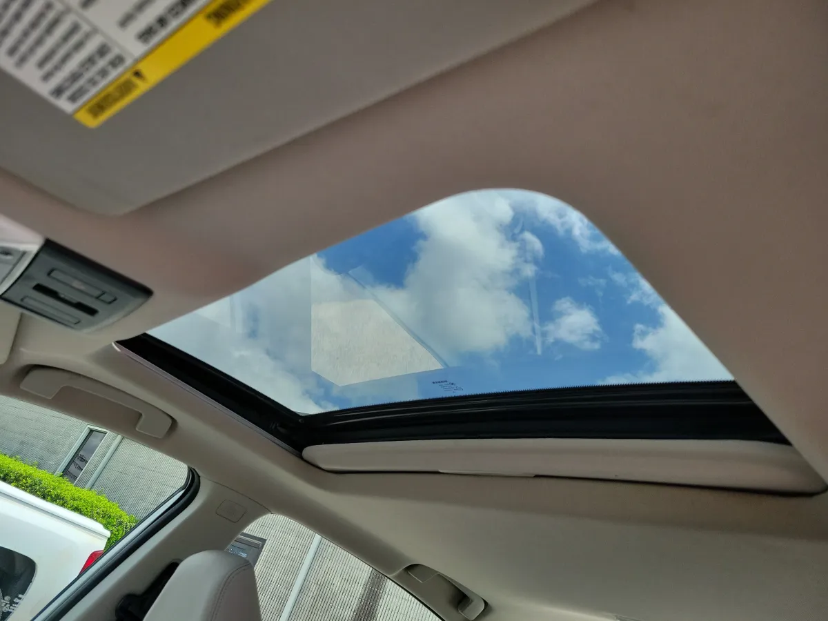 2025 Nissan Altima SL thumbnail 4