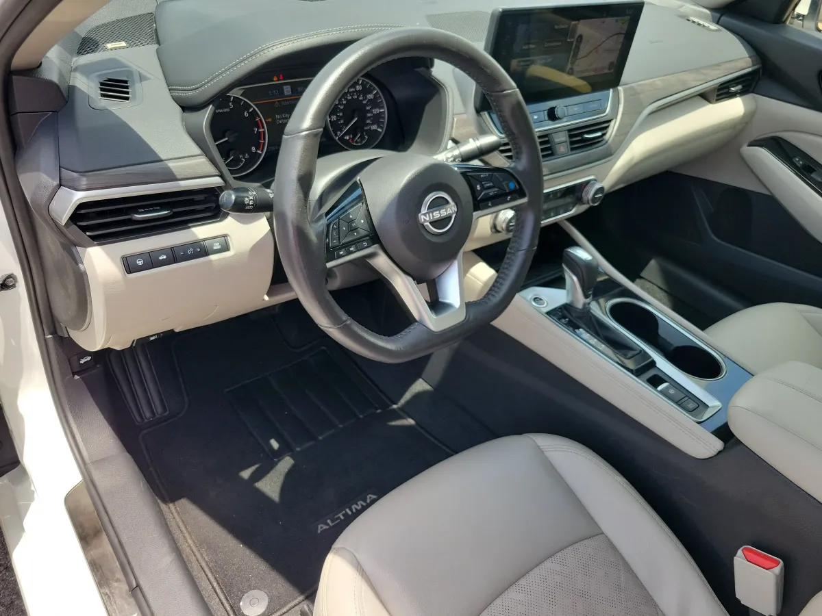 2025 Nissan Altima SL thumbnail 5