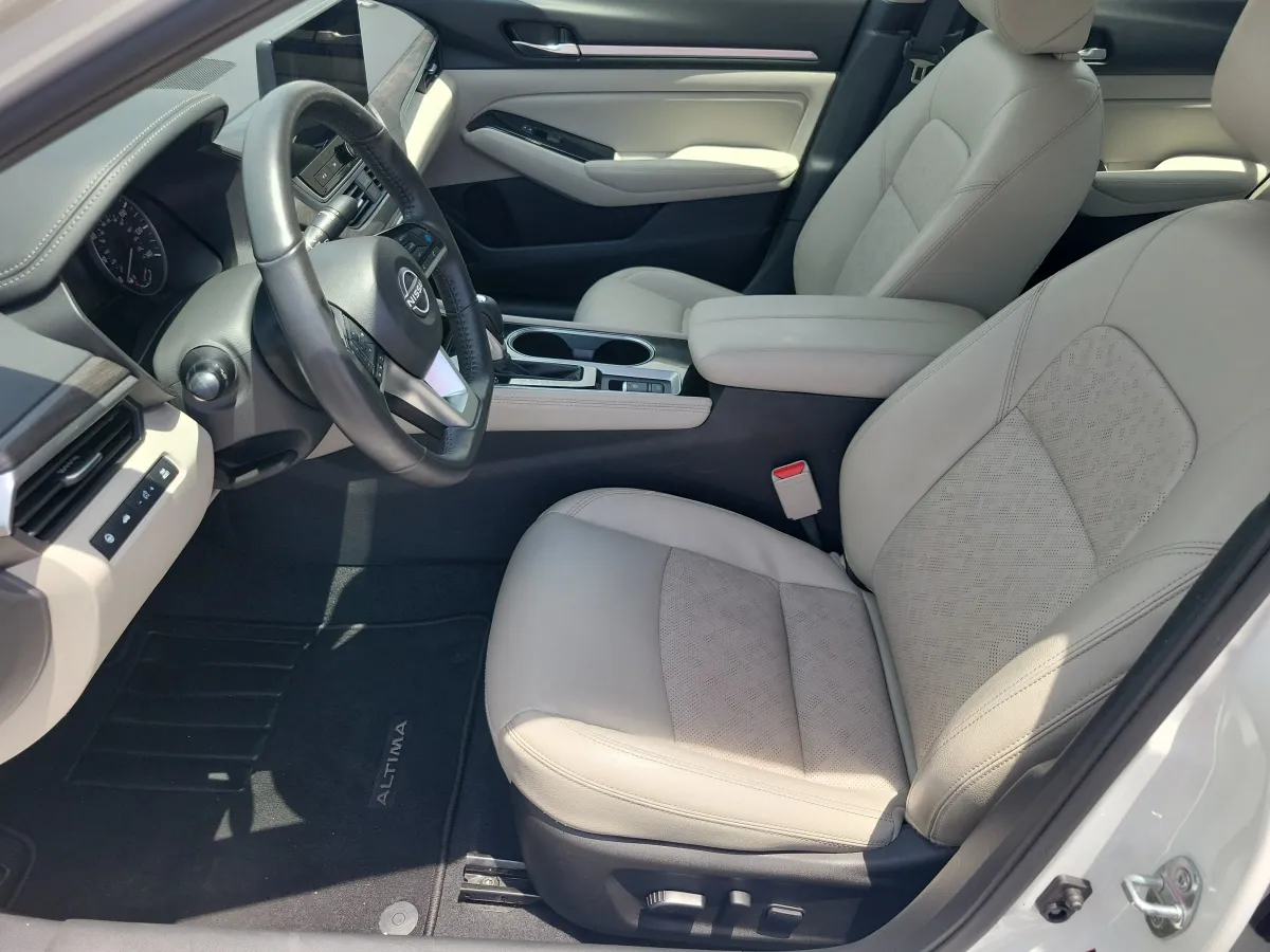 2025 Nissan Altima SL thumbnail 6