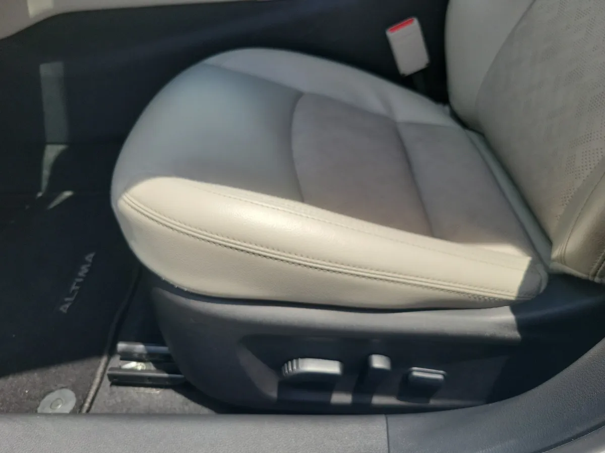 2025 Nissan Altima SL thumbnail 7