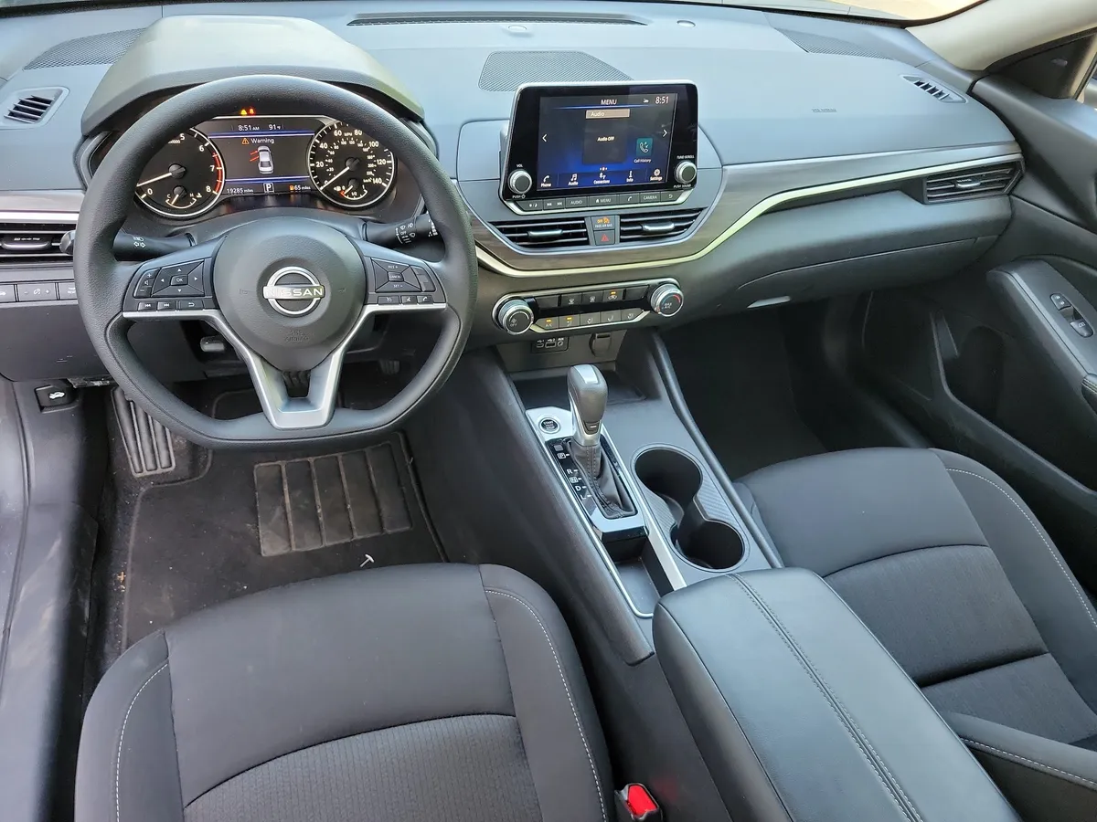 2025 Nissan Altima SV thumbnail 14