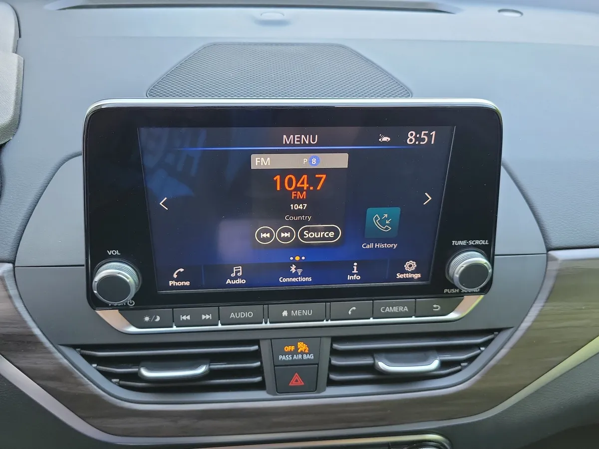 2025 Nissan Altima SV thumbnail 15