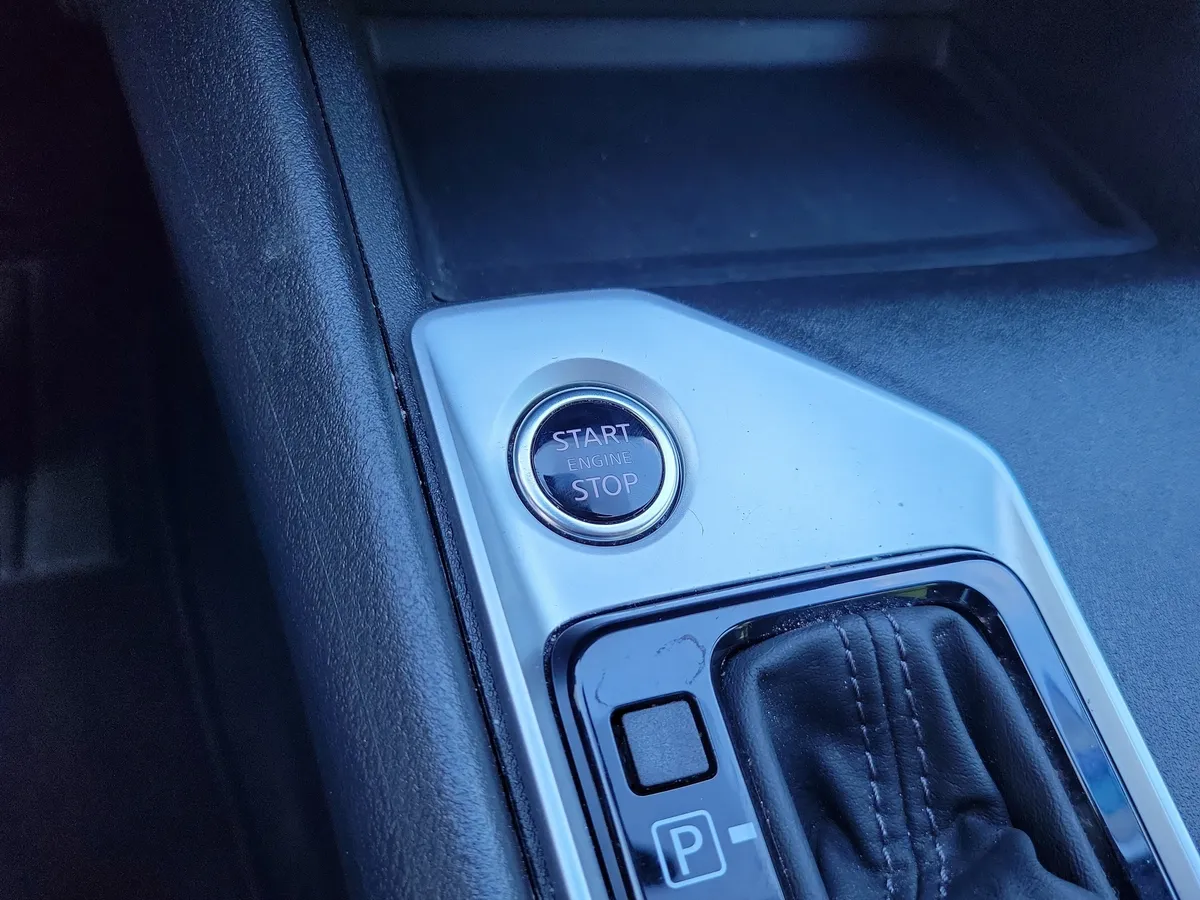 2025 Nissan Altima SV thumbnail 19