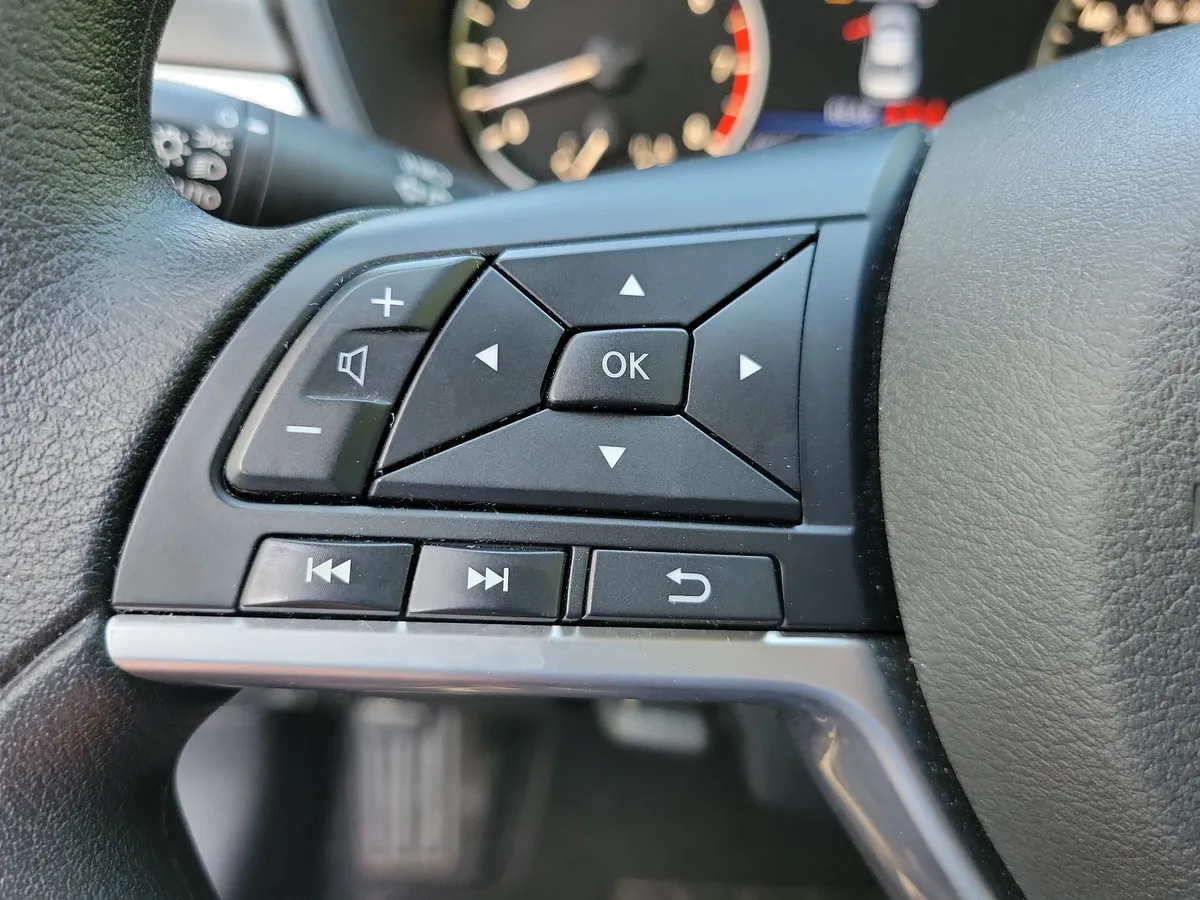 2025 Nissan Altima SV thumbnail 21