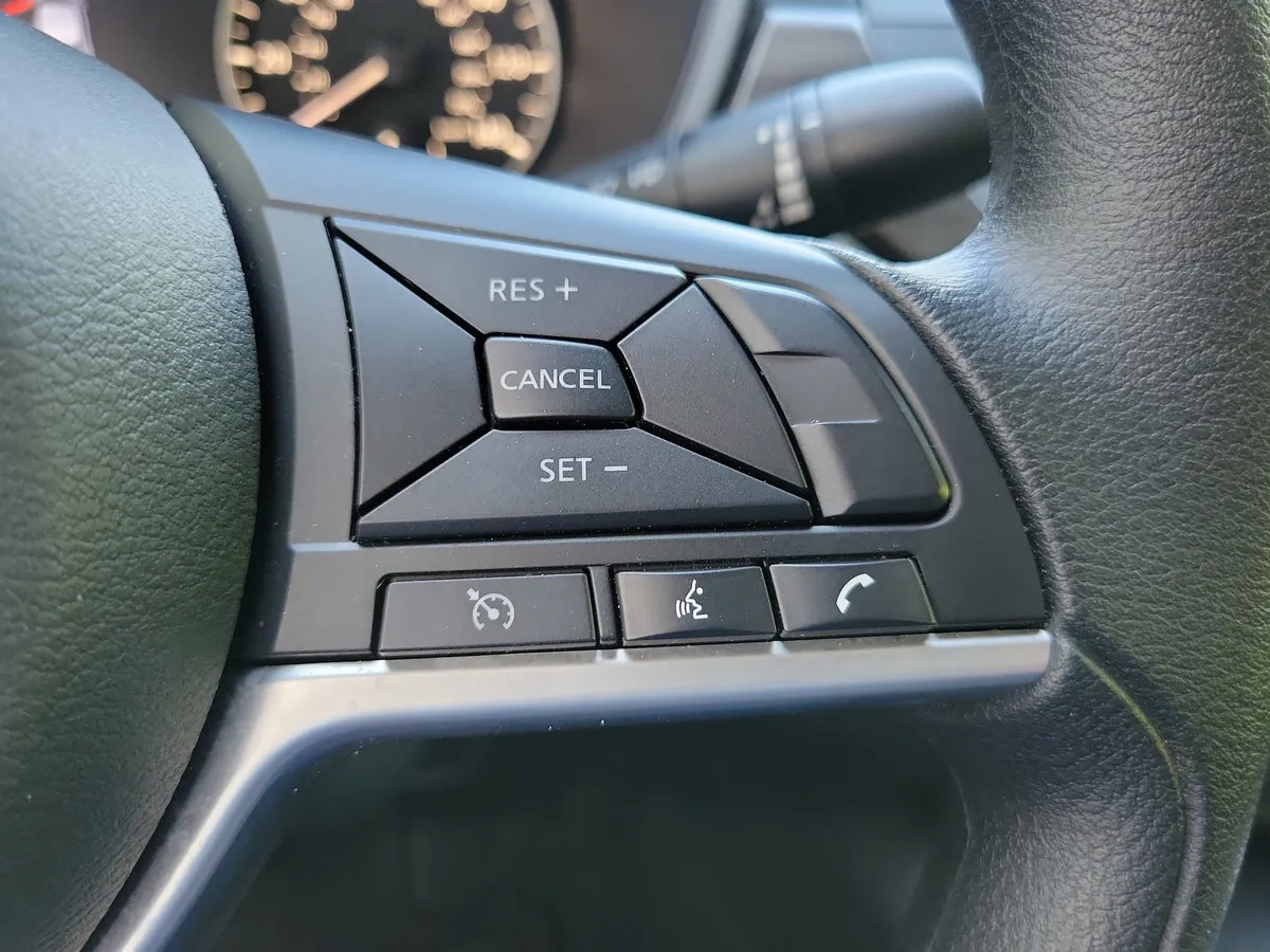 2025 Nissan Altima SV thumbnail 22