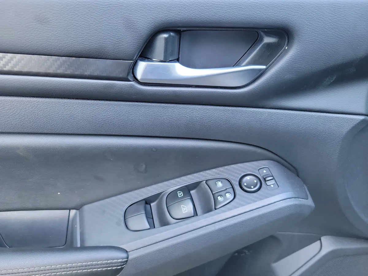 2025 Nissan Altima SV thumbnail 24