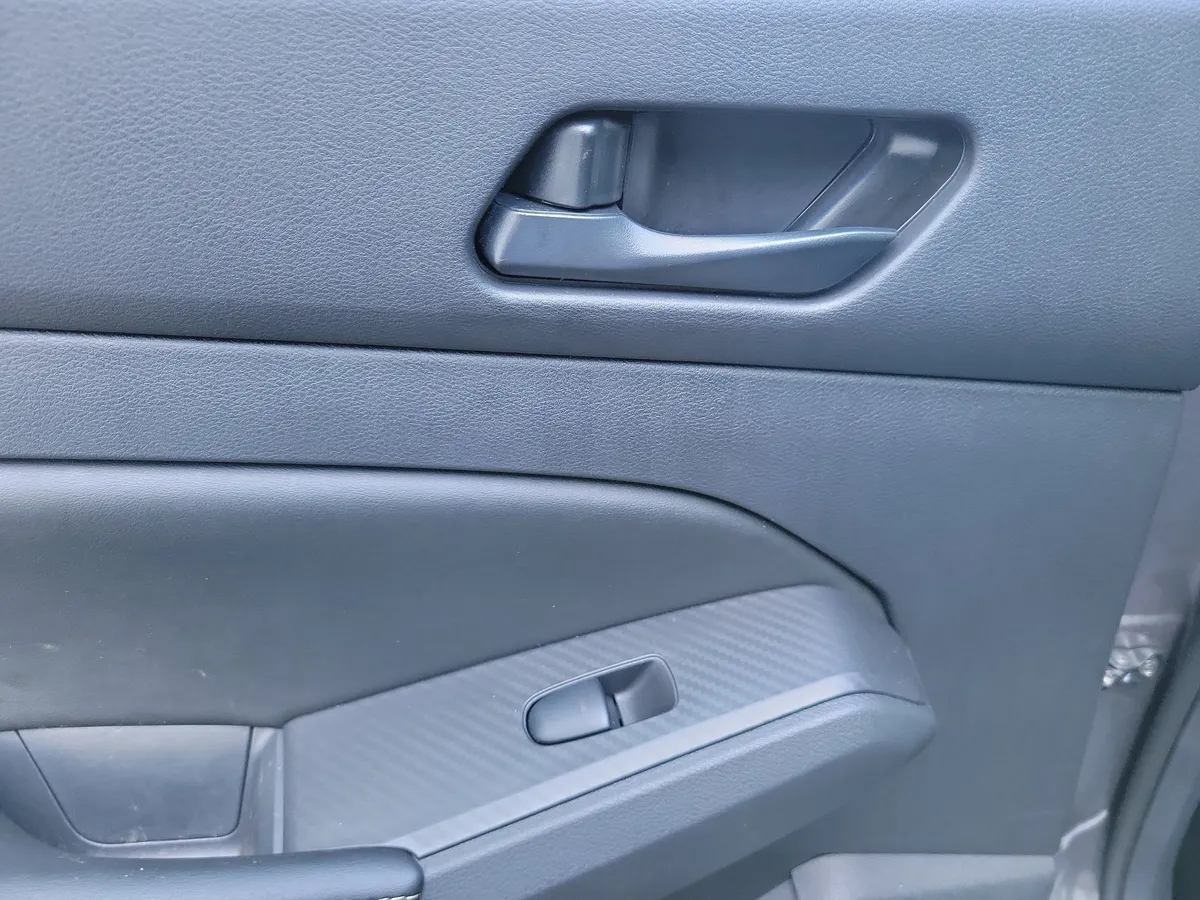 2025 Nissan Altima SV thumbnail 25