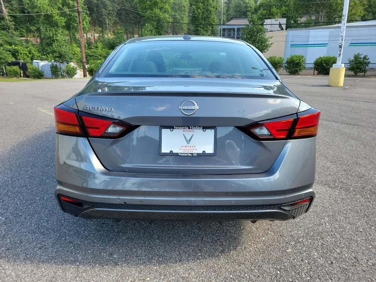 2025 Nissan Altima SV thumbnail 6