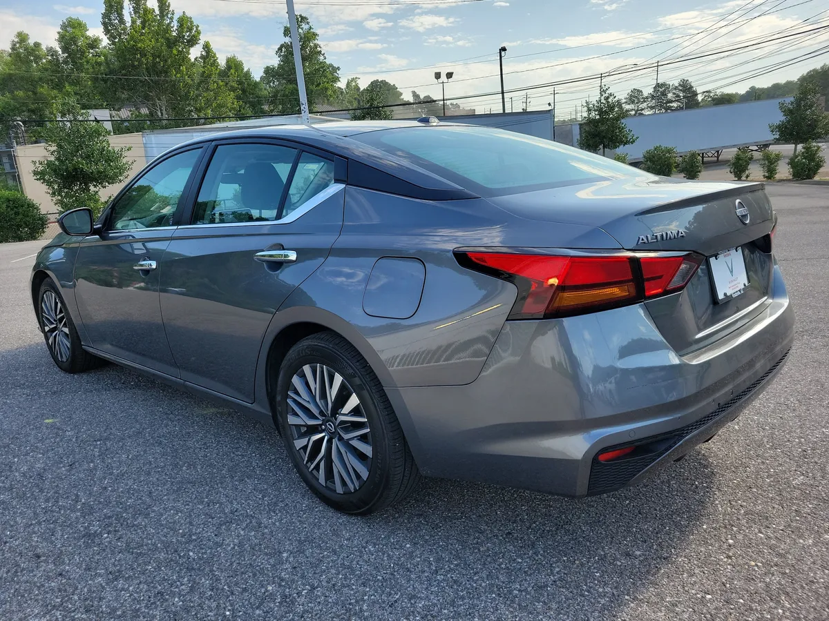 2025 Nissan Altima SV thumbnail 7