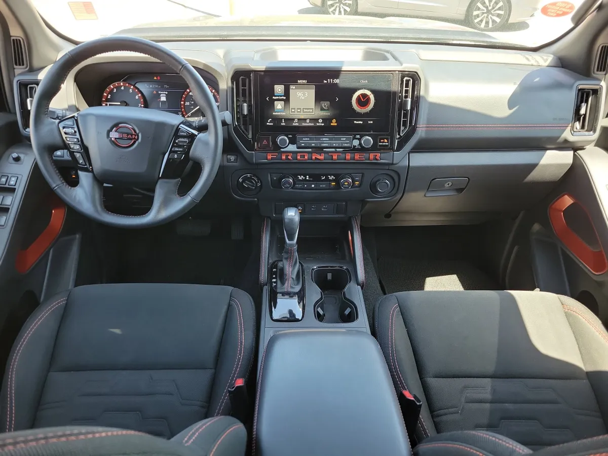 2025 Nissan Frontier PRO-4X thumbnail 11