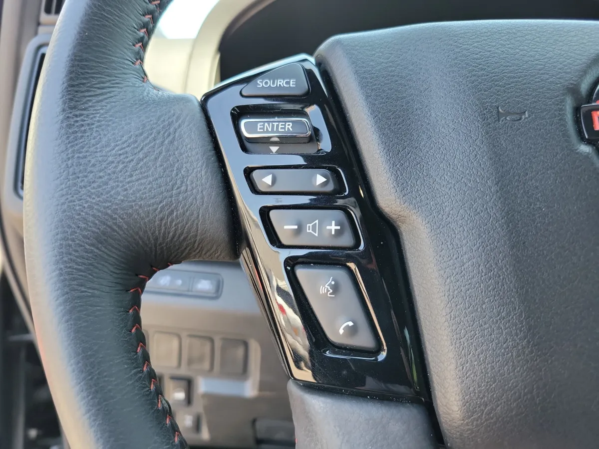 2025 Nissan Frontier PRO-4X thumbnail 16