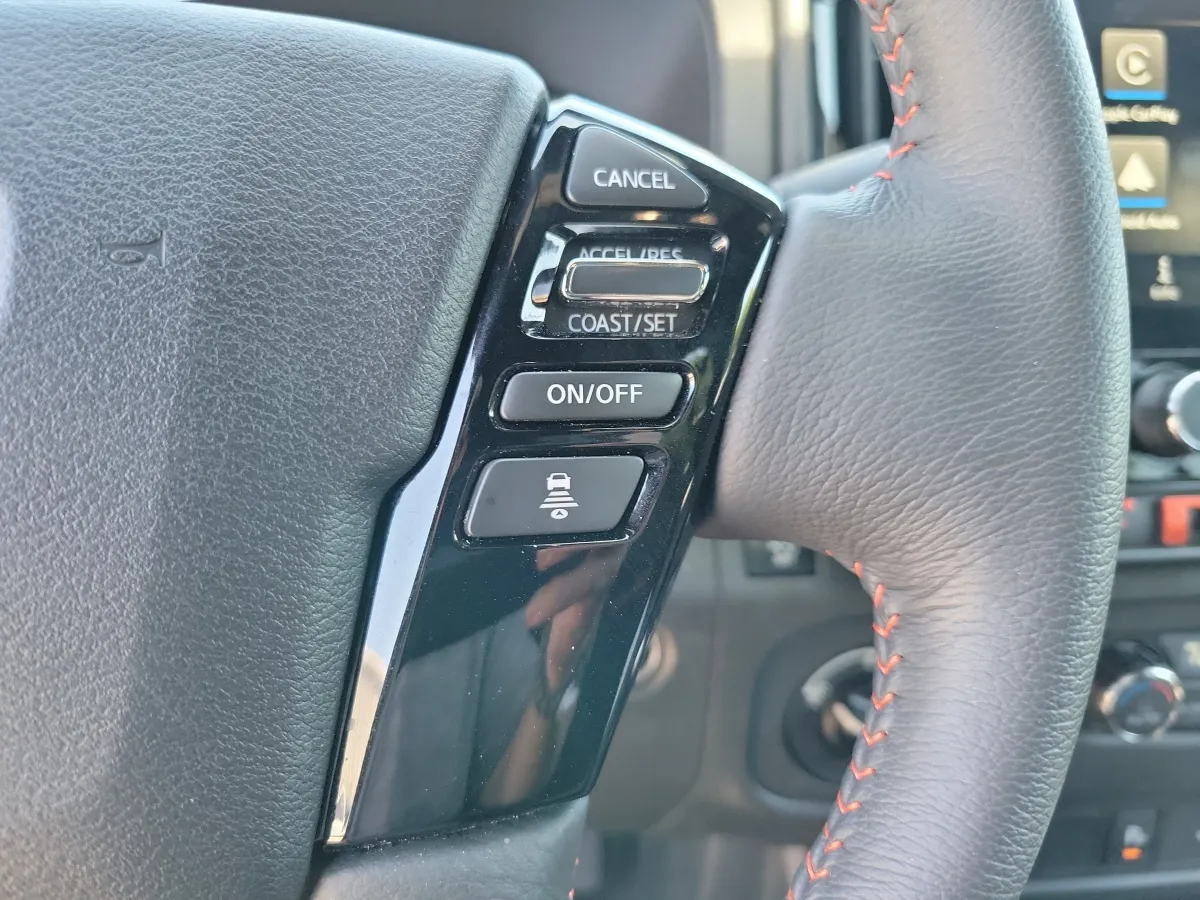 2025 Nissan Frontier PRO-4X thumbnail 17