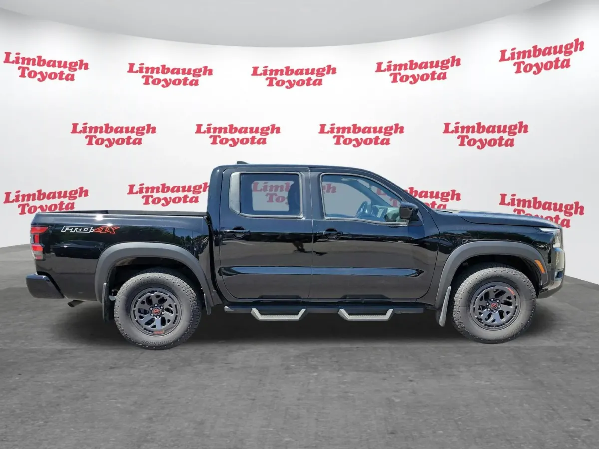 2025 Nissan Frontier PRO-4X thumbnail 23