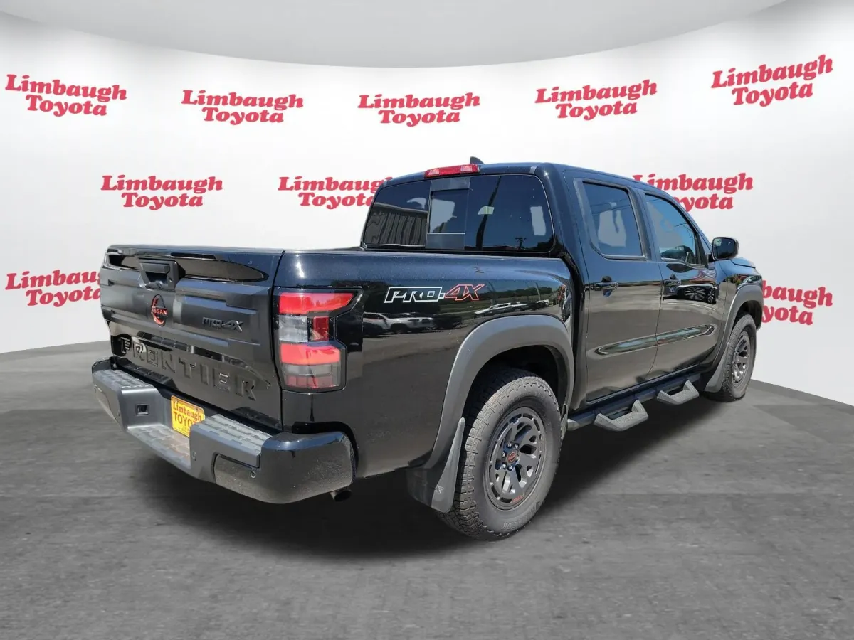2025 Nissan Frontier PRO-4X thumbnail 24