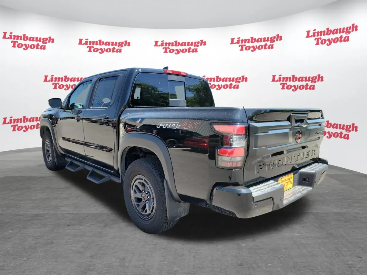 2025 Nissan Frontier PRO-4X thumbnail 26