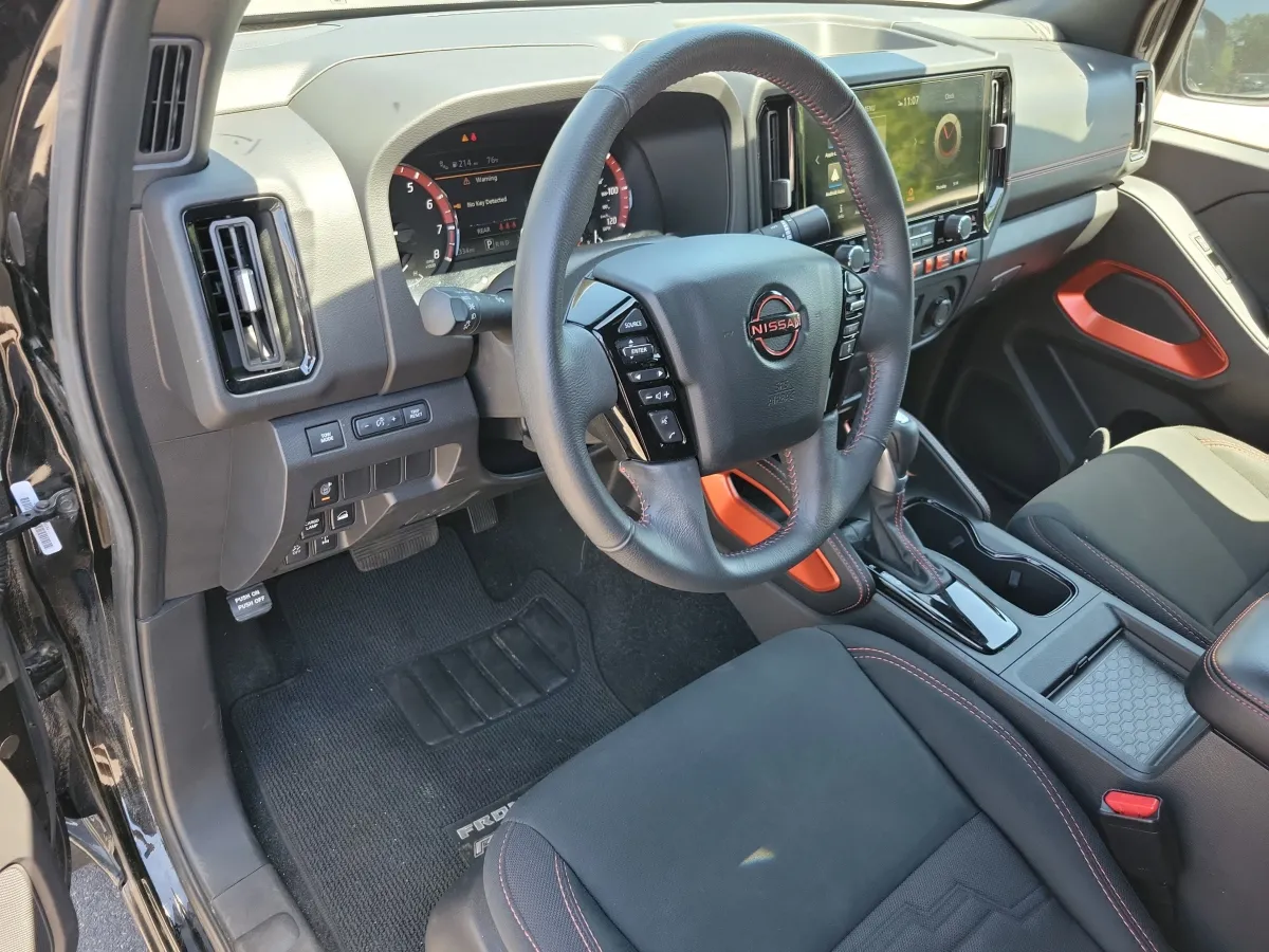 2025 Nissan Frontier PRO-4X thumbnail 4