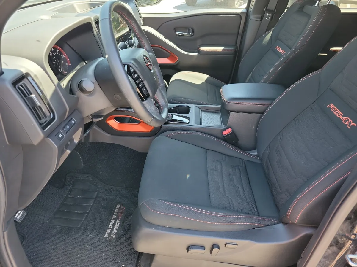2025 Nissan Frontier PRO-4X thumbnail 5