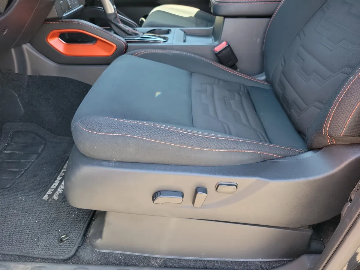 2025 Nissan Frontier PRO-4X thumbnail 6