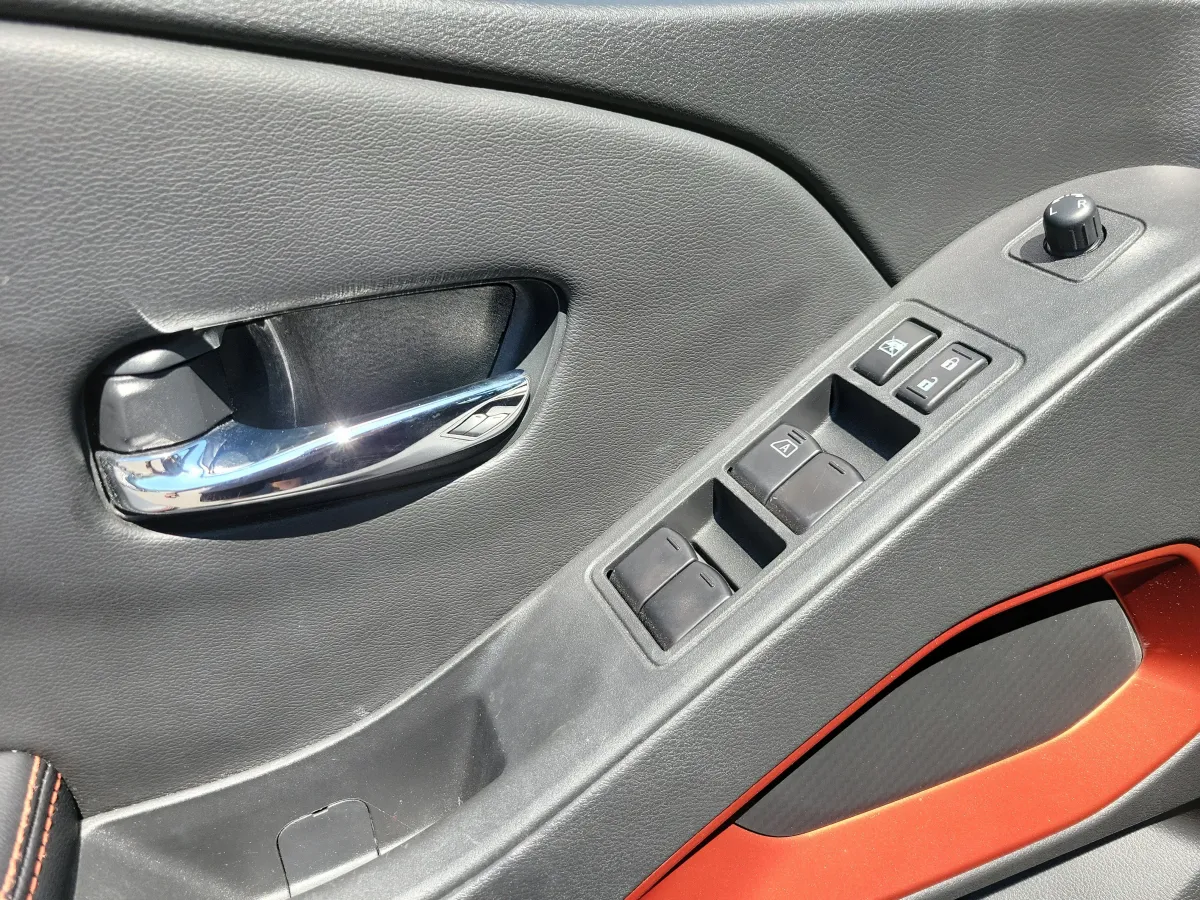 2025 Nissan Frontier PRO-4X thumbnail 8