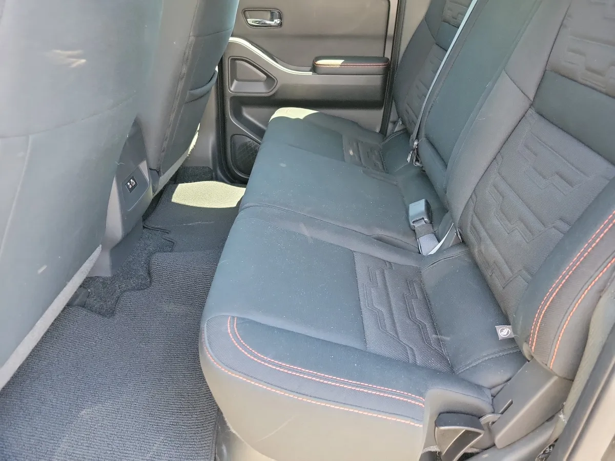 2025 Nissan Frontier PRO-4X thumbnail 9