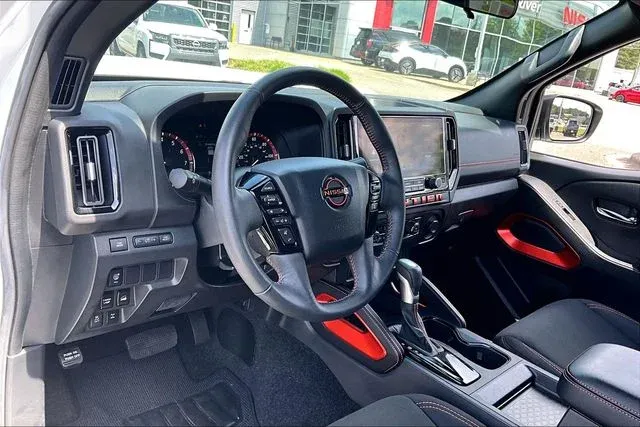 2025 Nissan Frontier PRO-4X thumbnail 14