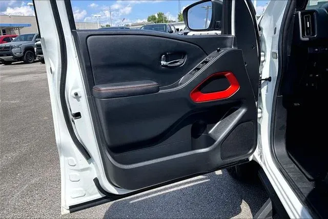 2025 Nissan Frontier PRO-4X thumbnail 17